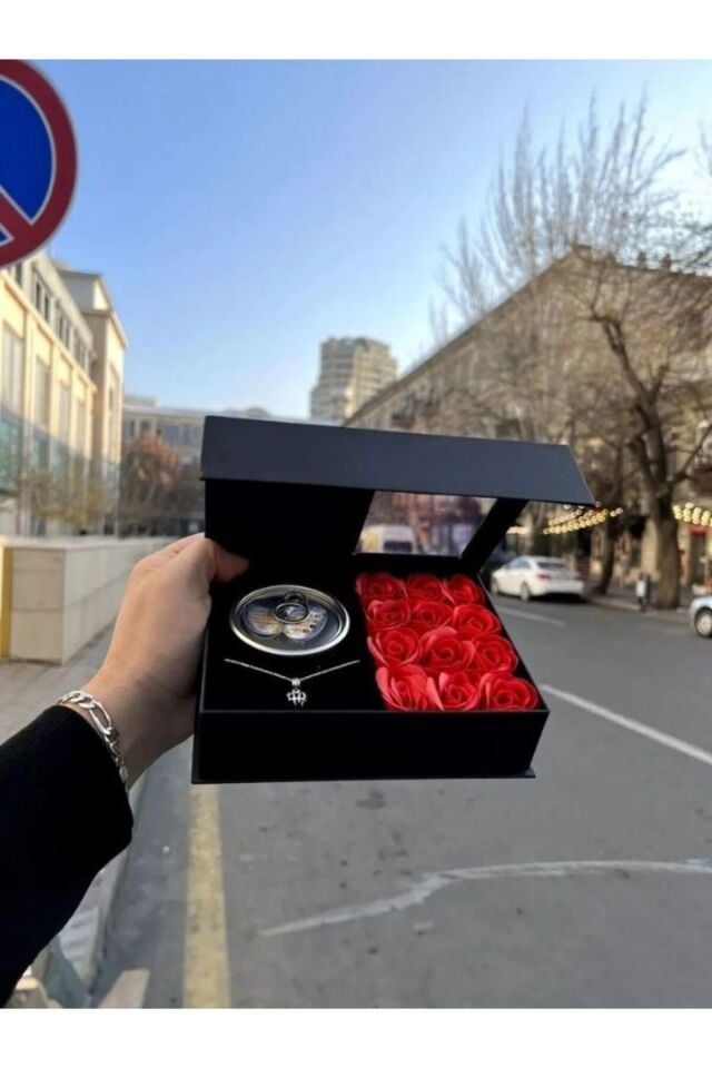 Istiridye Içinde Inci Kolyeli Kırmızı Gül Kutusu Sevgiliye Hediye Kadınlar Günü Hediyesi